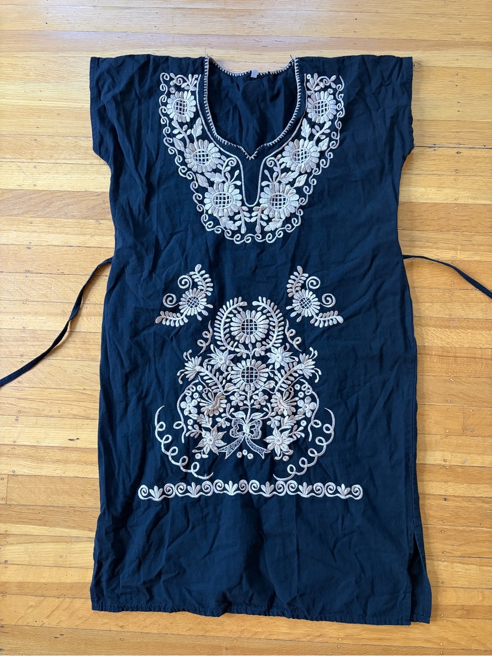 Mexican Puebla San Gabriel Chilac embroidered tunic mini dress floral vneck boho